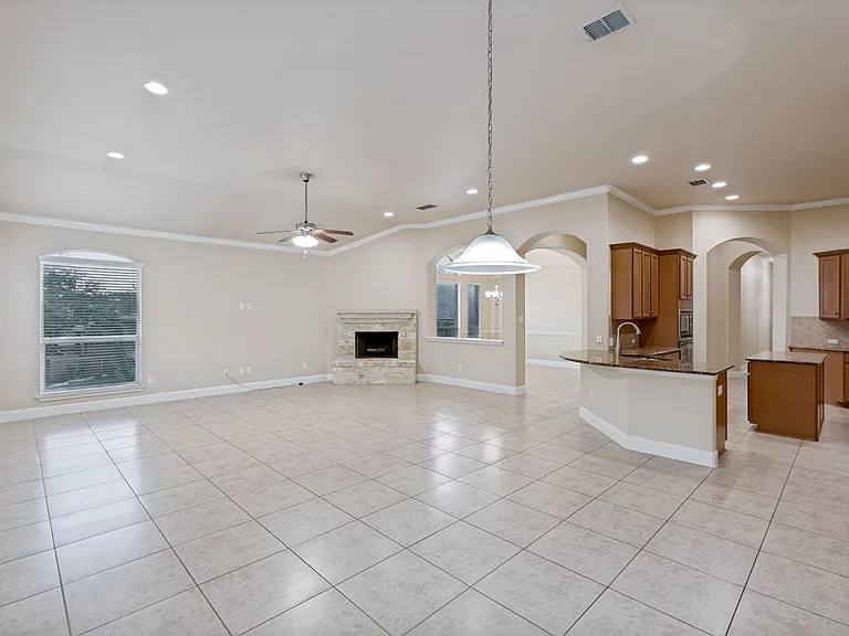 23214 Crest View Way — Photo 4