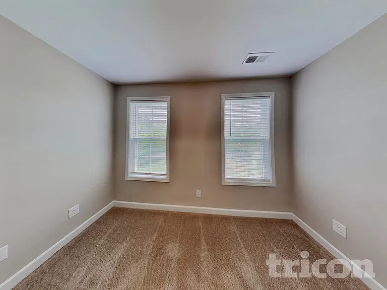 111 Cottage Ct — Photo 15