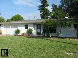 941 Spruce Dr, Belleair Beach, FL 33786