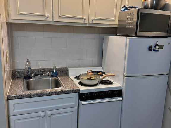2nd image of 243 E 81st St #5E