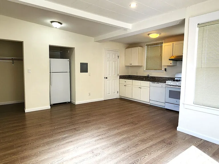 1645 Irving St #B — Photo 2