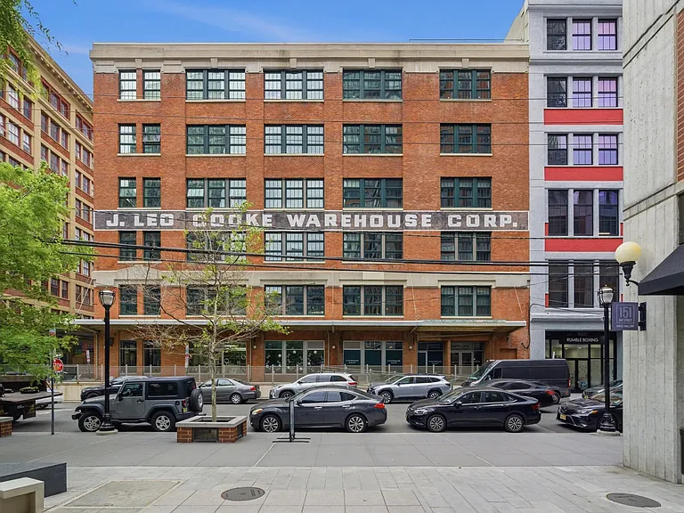 140 Bay St #5E — Photo 1