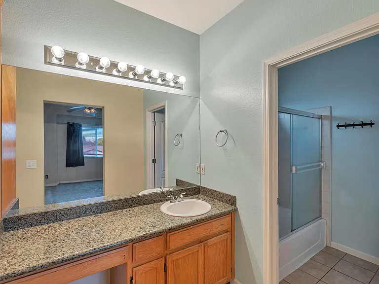 1061 Vermont Ave — Photo 29