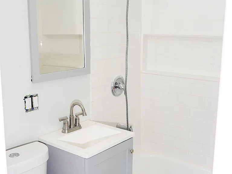 103 Hawthorne Dr #103 — Photo 2