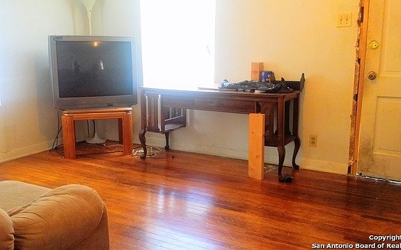 5th image of 2334 Waverly Ave