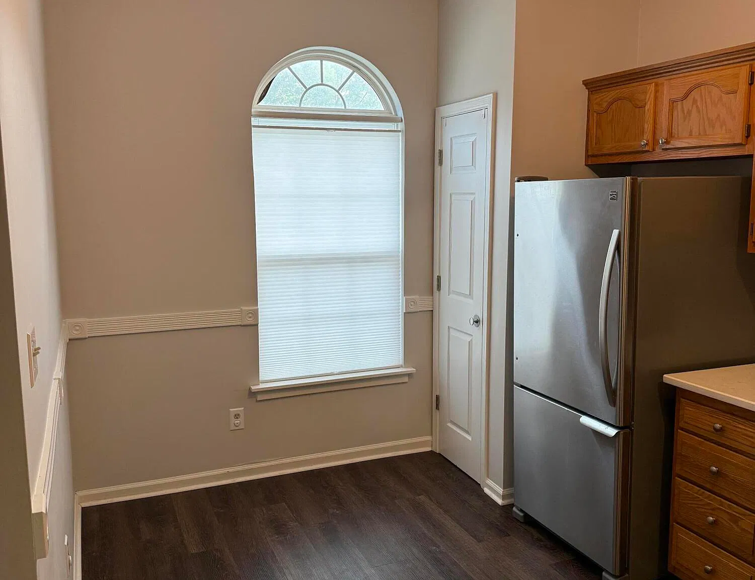 3 bed, 2.0 bath, 1226 sqft, $2,200 — Photo 2