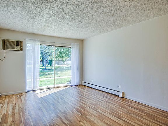 3rd image of 247 N Neltnor Blvd #C-1