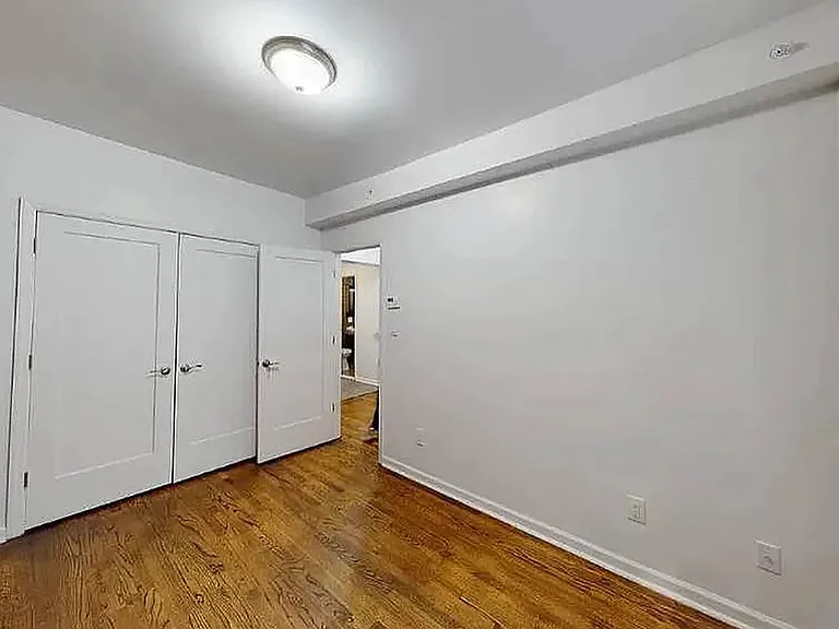 233 E 34th St #4L — Photo 3