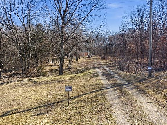 4th image of 1059 SW 1301st Rd