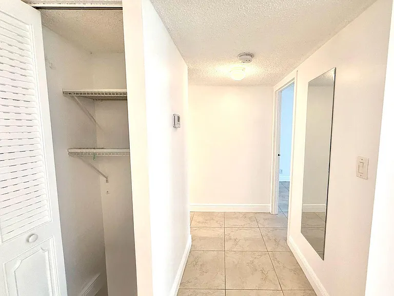 1000 Parkview Dr #316 — Photo 14