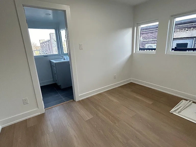137 Curzon St #3 — Photo 14