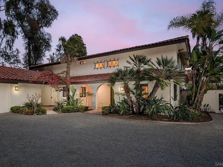 5406 Las Palomas — Photo 1