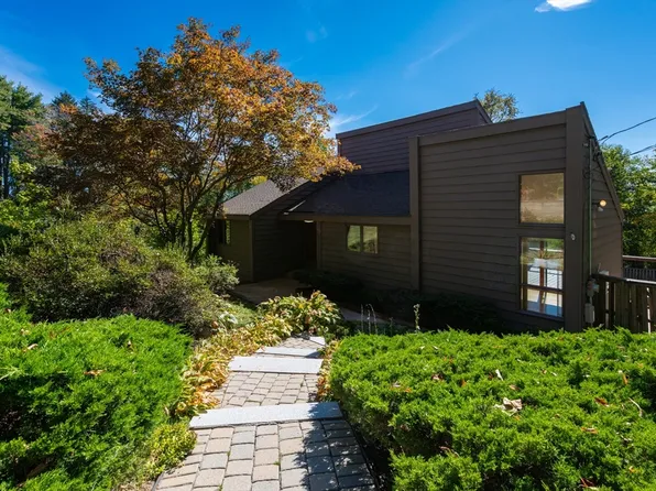 31 Edgehill Rd, Haverhill, MA 01830