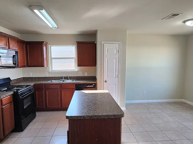712 Lazy Crest Dr — Photo 5