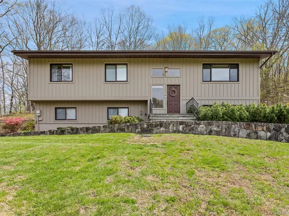 19 Crescent Lane, Putnam Valley, NY 10579