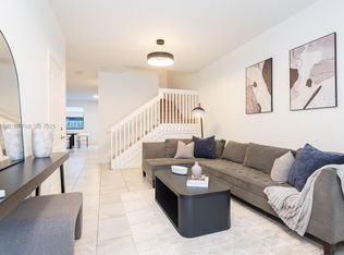 Isola, Homestead, FL 33032