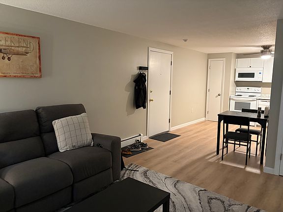 4th image of 1610 White Cedar Blvd