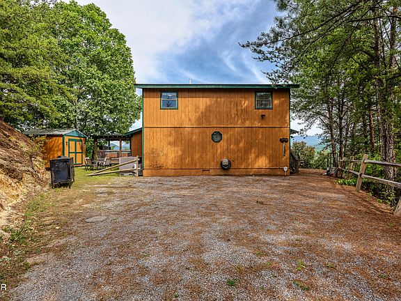 2nd image of 1827 Timber Ridge Way