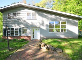 20 Vining Dr, Simsbury, CT 06070