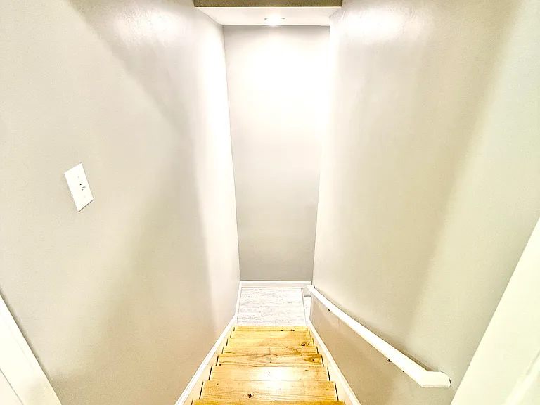 2041 English Ln — Photo 32