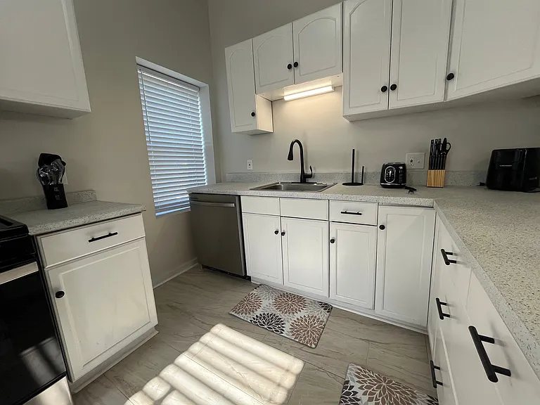 1104 Sheffield St #3 — Photo 12