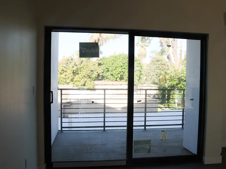 546 N Lark Ellen Ave #4 — Photo 9