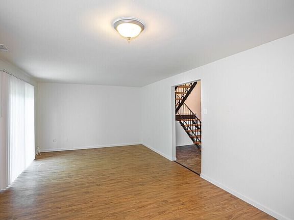 3rd image of 941 Pike Ct #1-975