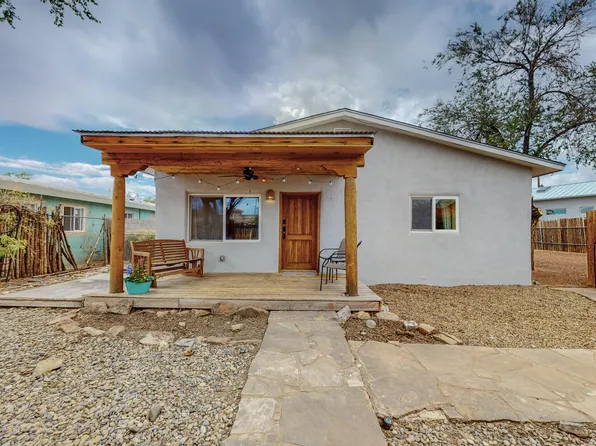 1224 Arias Ave NW, Albuquerque, NM 87104