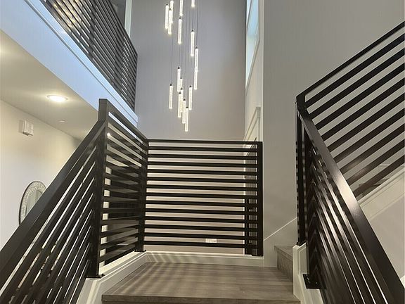 3rd image of 4413 NE 26 Place