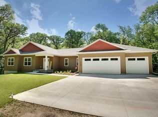 8229 Buck Ridge Rd, Cedar Falls, IA 50613