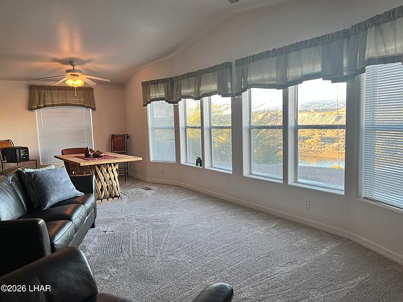 4th image of 512 E Bluewater Dr