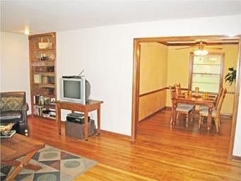 5th image of 8010 W 85th St