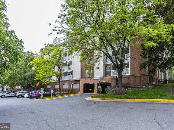 2nd image of 1504 Lincoln Way APT 418