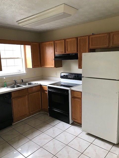 2nd image of 5872 Trent Walk Dr