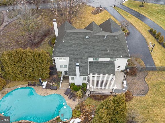 2nd image of 300 Bell Ct