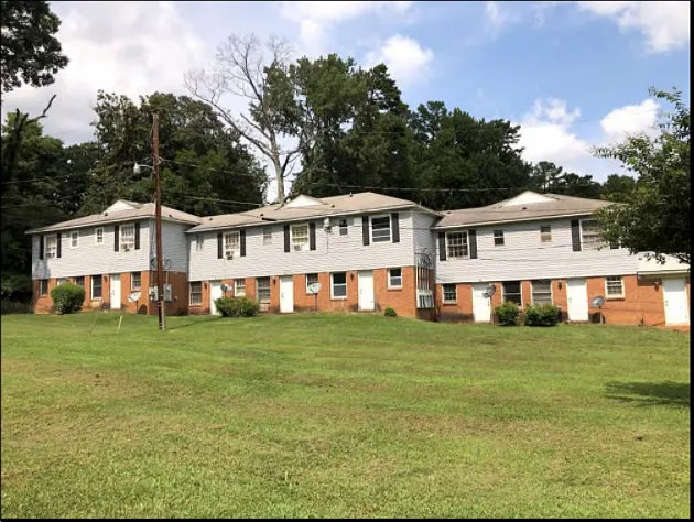 3 bed, 1.5 bath, 1200 sqft, $1,200 — Photo 2