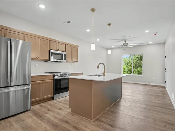 4428 Deer Creek Rd #208, Iowa City, IA 52246