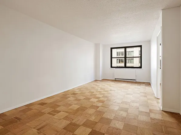 200 E 24th St APT 503, New York, NY 10010