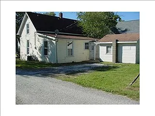 102 W South St photo 1
