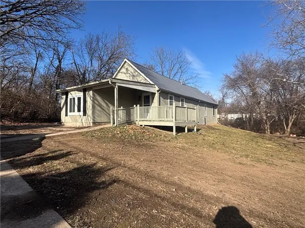 809 Seneca St, Leavenworth, KS 66048