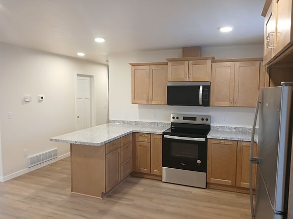 3rd image of 146 N Grunberg Ave