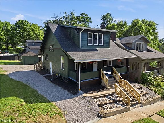 2nd image of 824 Prospect Ave