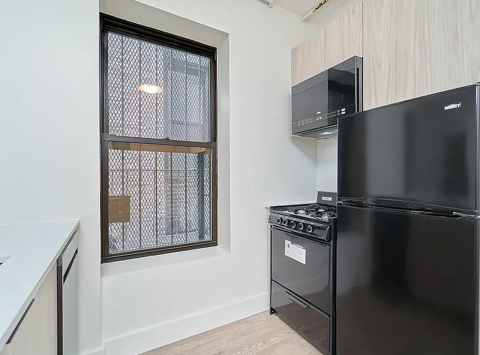 208 East 6th Street — Photo 3