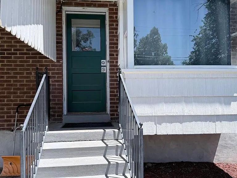 477 E Williams Ave — Photo 4