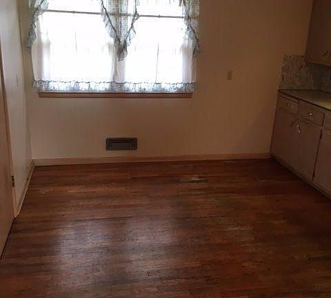 5th image of 126 E Yauger St