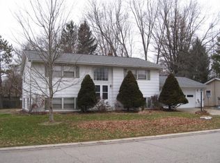 723 Franklin St, Charleston, IL 61920