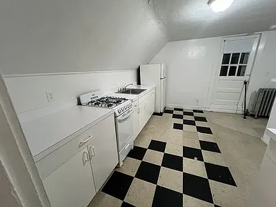Studio, 600 sqft, $1,800 — Photo 1