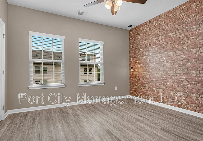 133 S Macon St — Photo 12