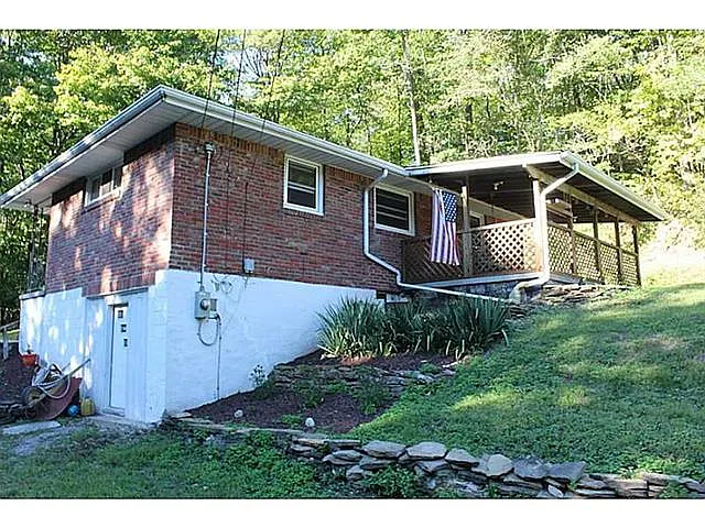 407 Baldwin Rd photo 1