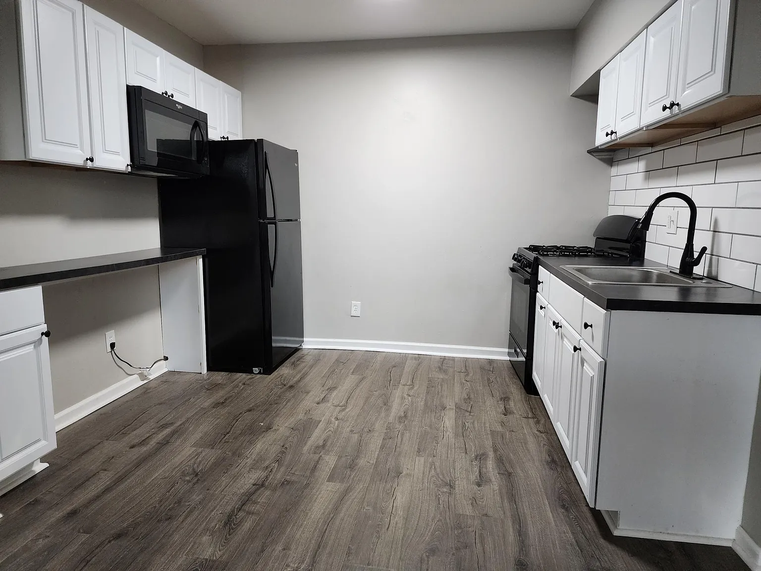 945 Dana Ave — Photo 2
